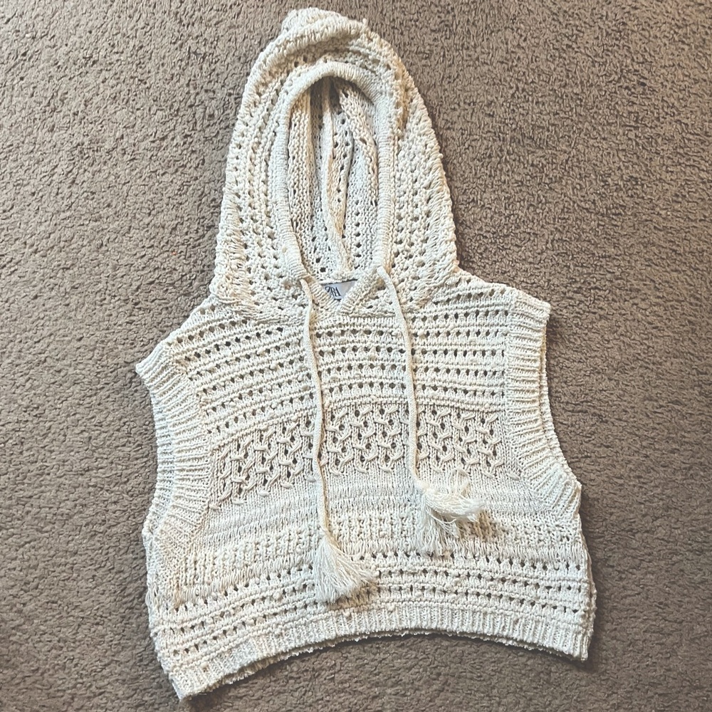 Zara Knitted Cropped Top w/Hoodie Size Small